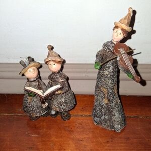 *bogo* Charming Figurine Set with Musical Theme